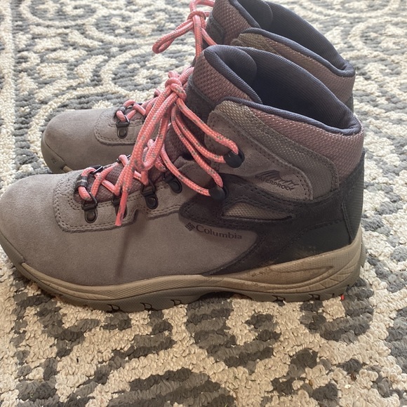 Columbia Hiking Boots - Picture 2 of 7